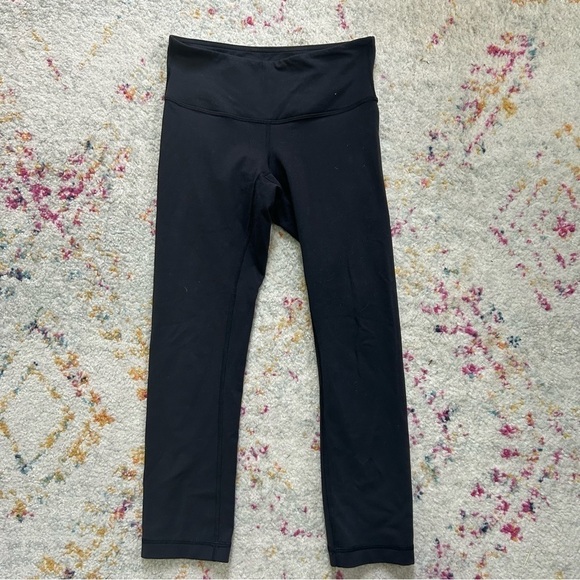 Lululemon Wunder Under Crop in Black sz 2 - Picture 3 of 5